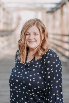 Lori'sheadshot23(2of5) Lori'sheadshot23(2of5)